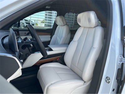 2026 Cadillac VISTIQ Luxury