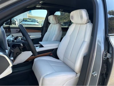 2026 Cadillac VISTIQ Luxury