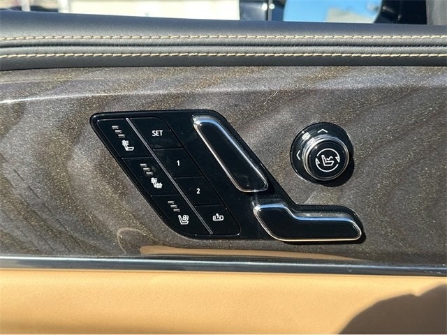 2025 Cadillac ESCALADE IQ Luxury 2