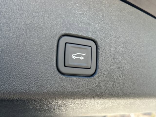 2025 Cadillac OPTIQ Luxury 1