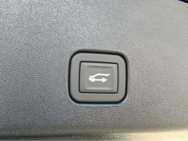 2025 Cadillac OPTIQ Luxury 1